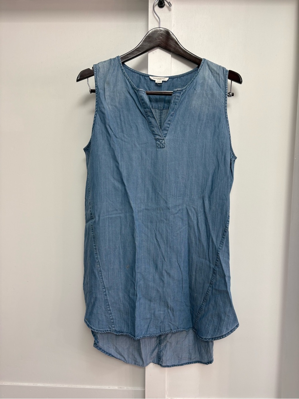 beachlunchlounge Sleeveless Chambray Tunic Top - Size L